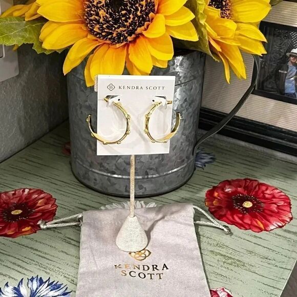 NWTâKendra ScottâJoelleâHoopâEarringsâGoldâWhiteâCrystalâ#KSER - Picture 5 of 7